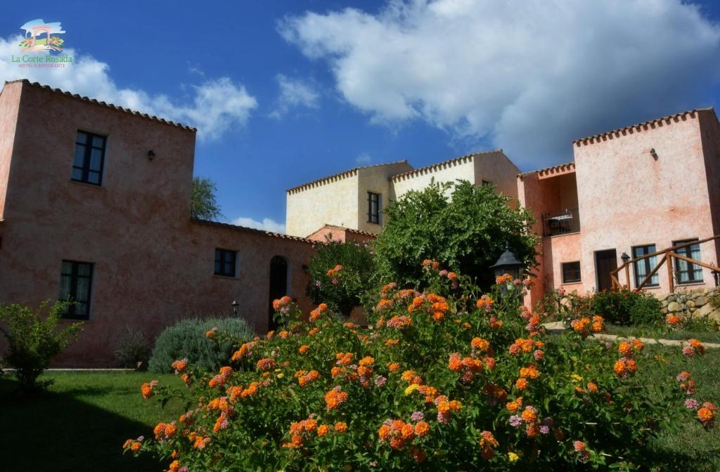 Ogród w obiekcie Hotel La Corte Rosada