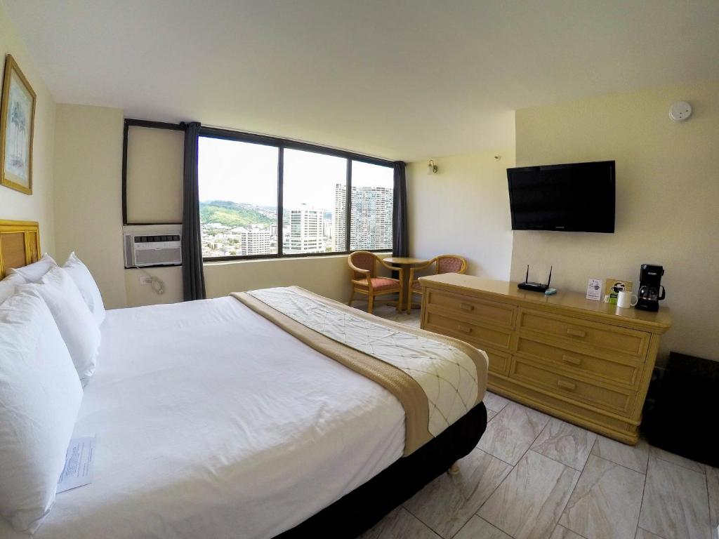 Waikiki Monarch Hotel - 