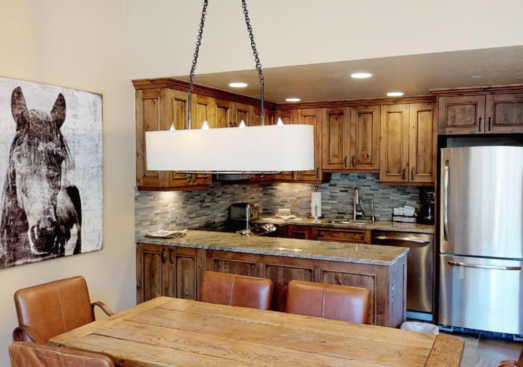 Kuchyň nebo kuchyňský kout v ubytování Manor Vail Lodge