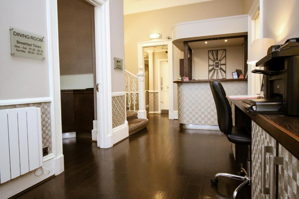 Ambassador Hotel - Resim 18