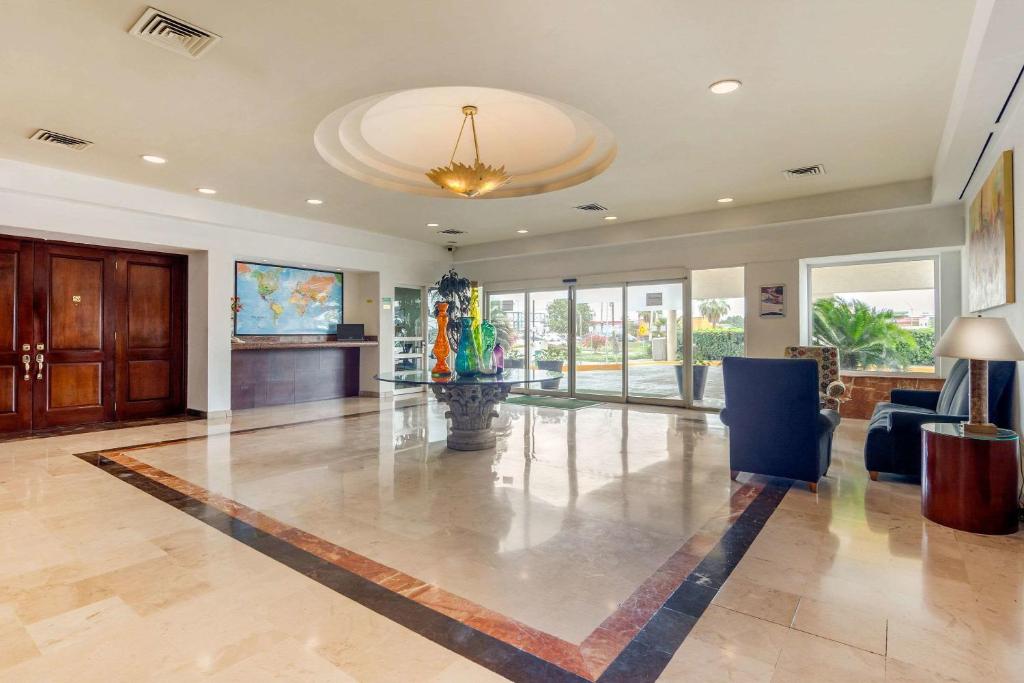 Fotografie z fotogalerie ubytování Quality Inn Monterrey La Fe v destinaci Monterrey