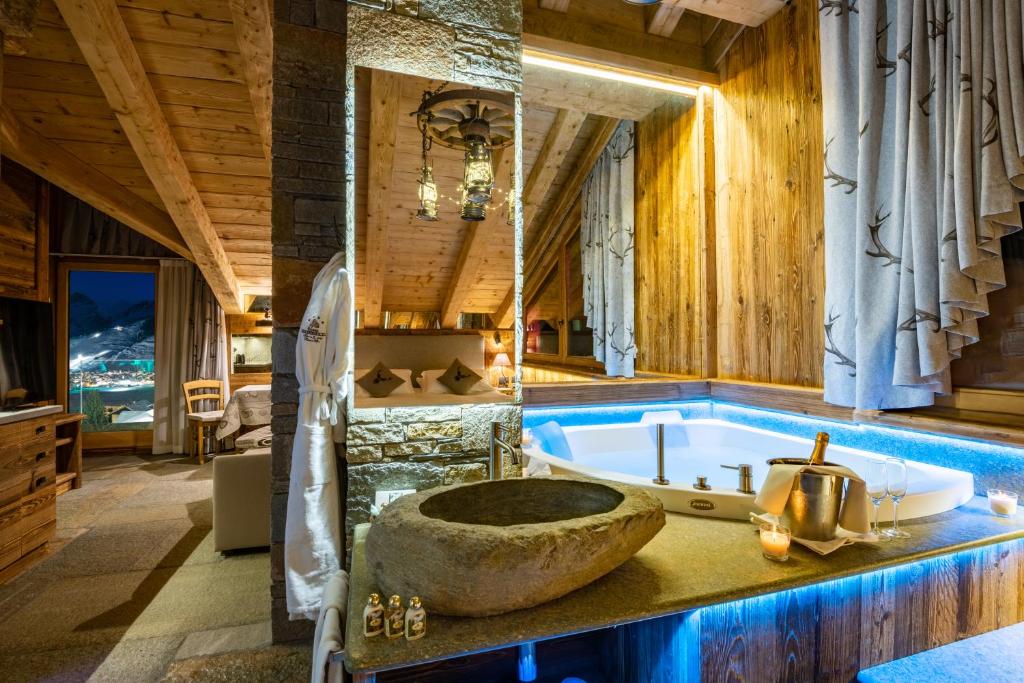 Bazén v ubytování Park Chalet Village nebo v jeho okolí