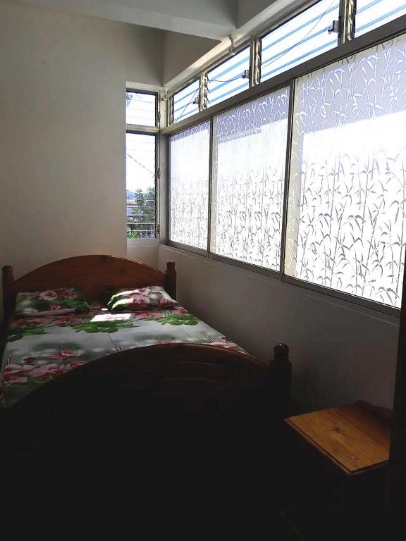Postel nebo postele na pokoji v ubytování Le Colibri, vue exceptionnelle sur la Soufrière