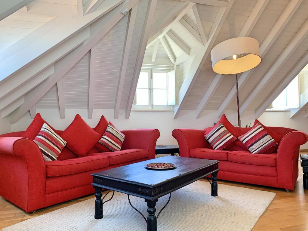 a living room with two red couches and a coffee table at Residence Lagos in Lagos
