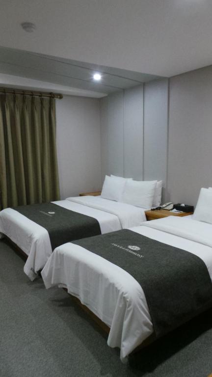 Postel nebo postele na pokoji v ubytování Amour Hotel