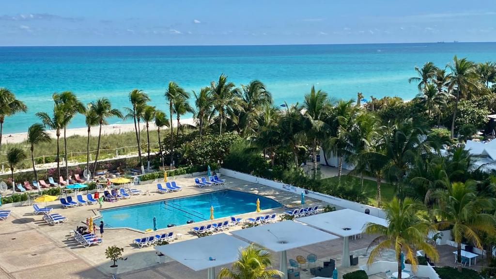 an aerial view of the beach and swimming pool at the resort at Seacoast by Miami Ambassadors in Miami Beach