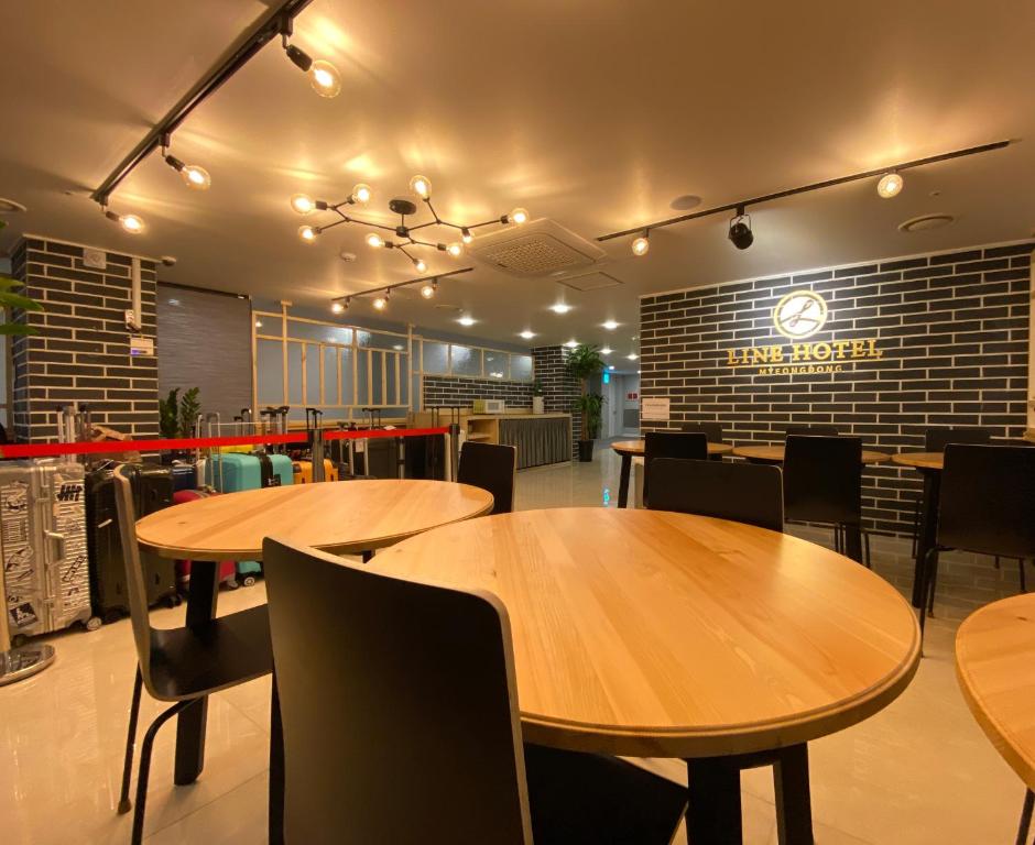 Veitingastaður eða matsölustaður á Line Hotel Myeongdong