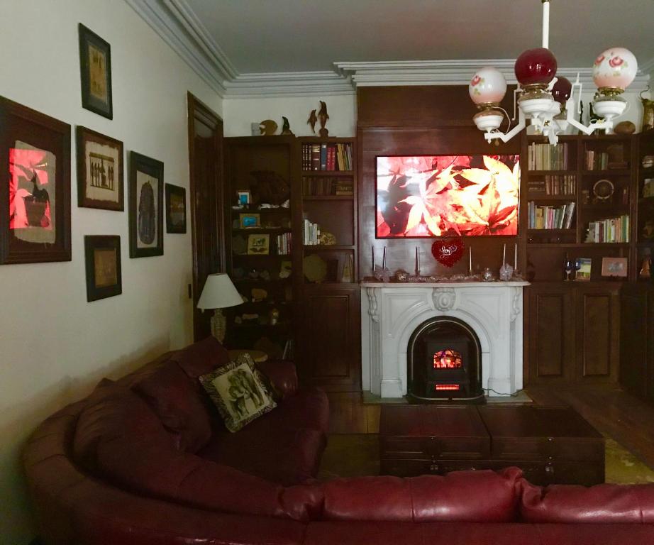 Posezení v ubytování Tillinghast Manor Bed & Brunch
