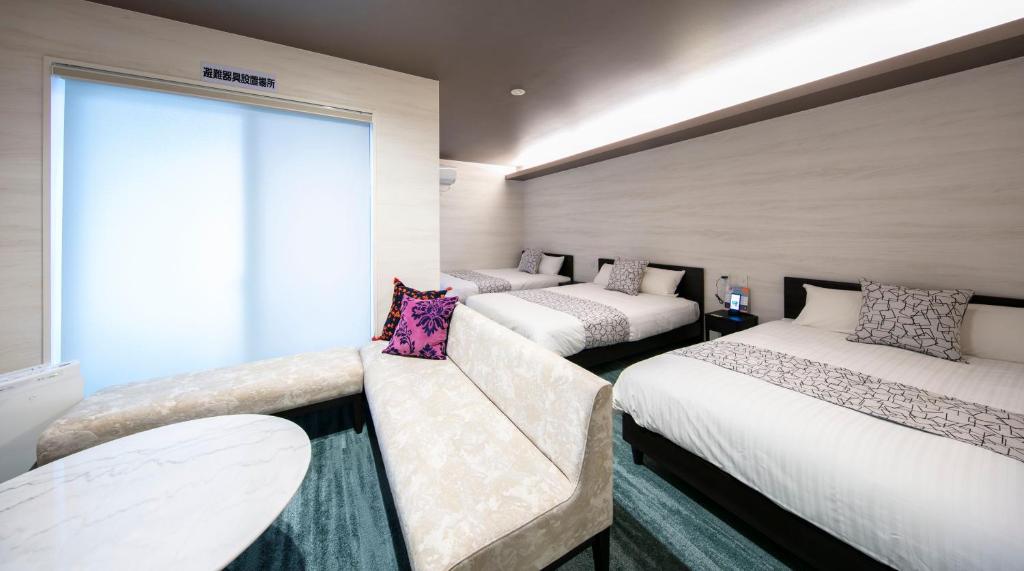 Llit o llits en una habitació de GRAND BASE Takamatsu