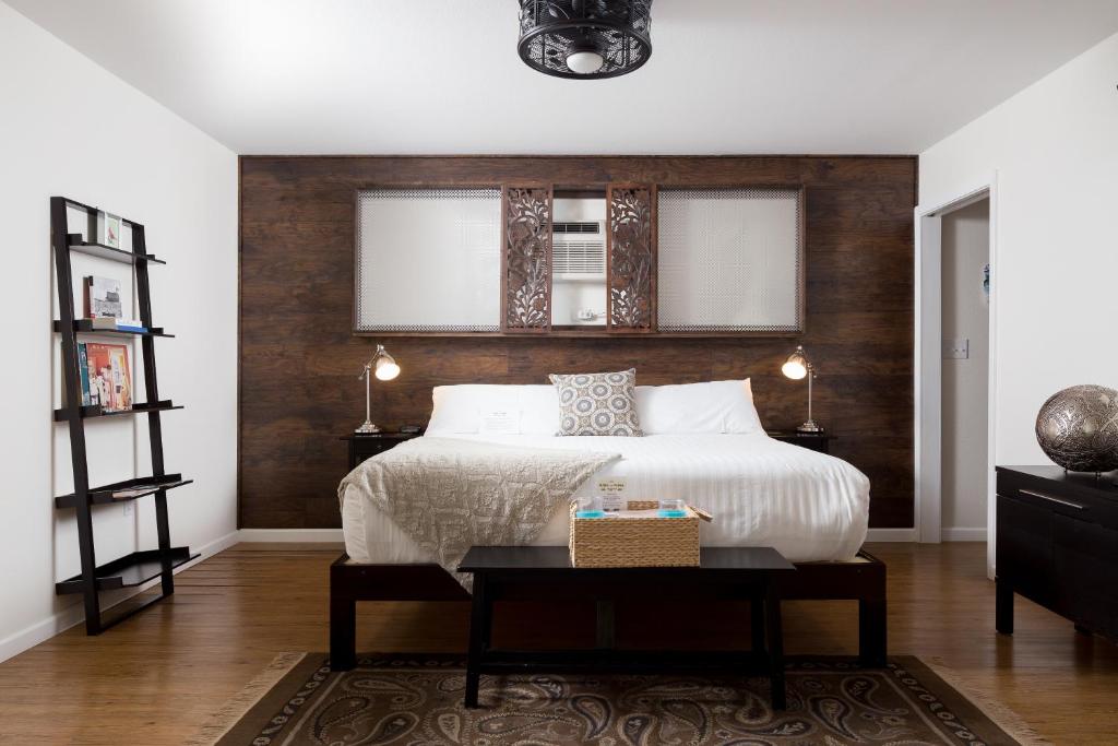 Hotel Flora and Fauna - King Studio