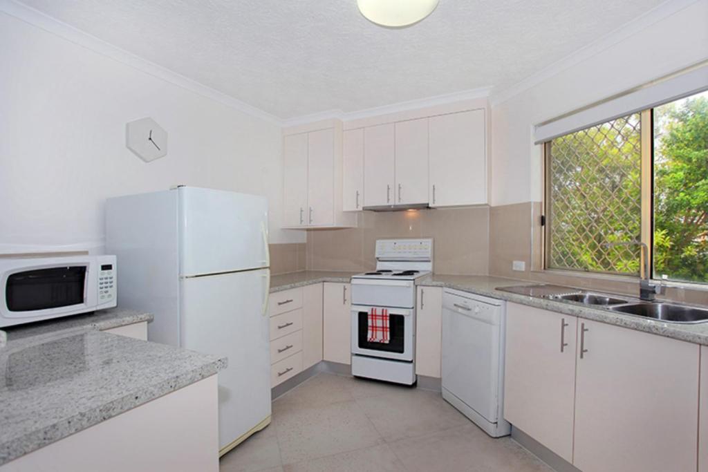 Kuchyň nebo kuchyňský kout v ubytování Kings Way Apartments