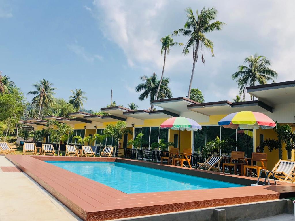 Bazén v ubytování Koh Chang Havana Pool Villa nebo v jeho okolí