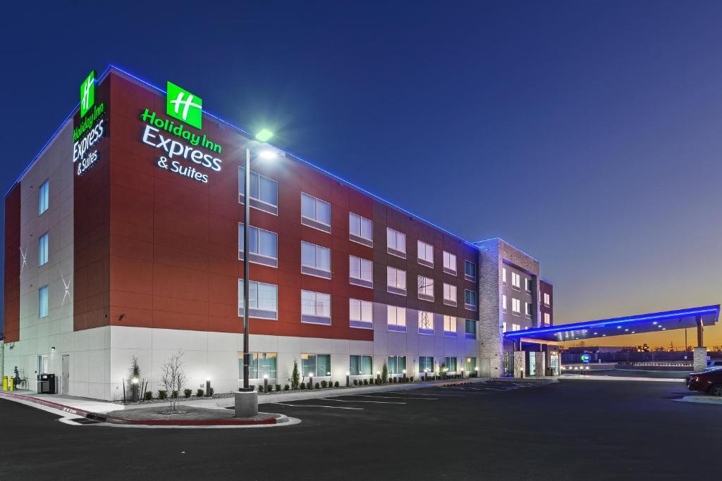 a hotel with a sign on the side of a building at Holiday Inn Express & Suites - Tulsa Northeast - Owasso, an IHG Hotel in Owasso