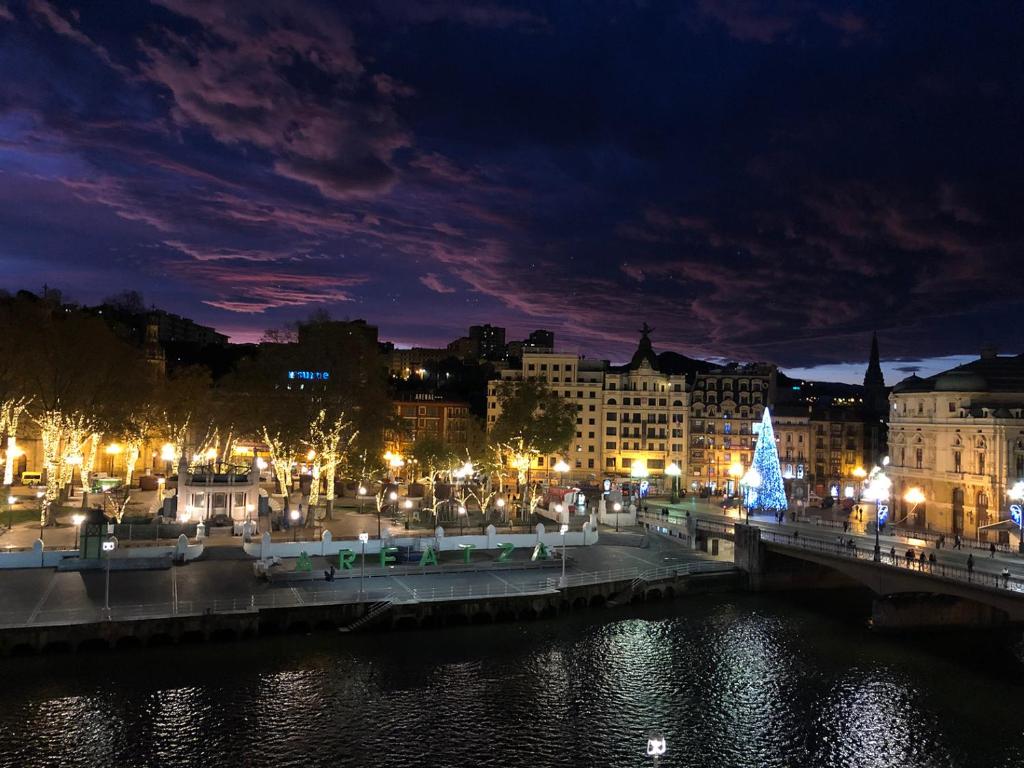 Nespecifikovaný výhled na destinaci Bilbao nebo výhled na město při pohledu z hotelu