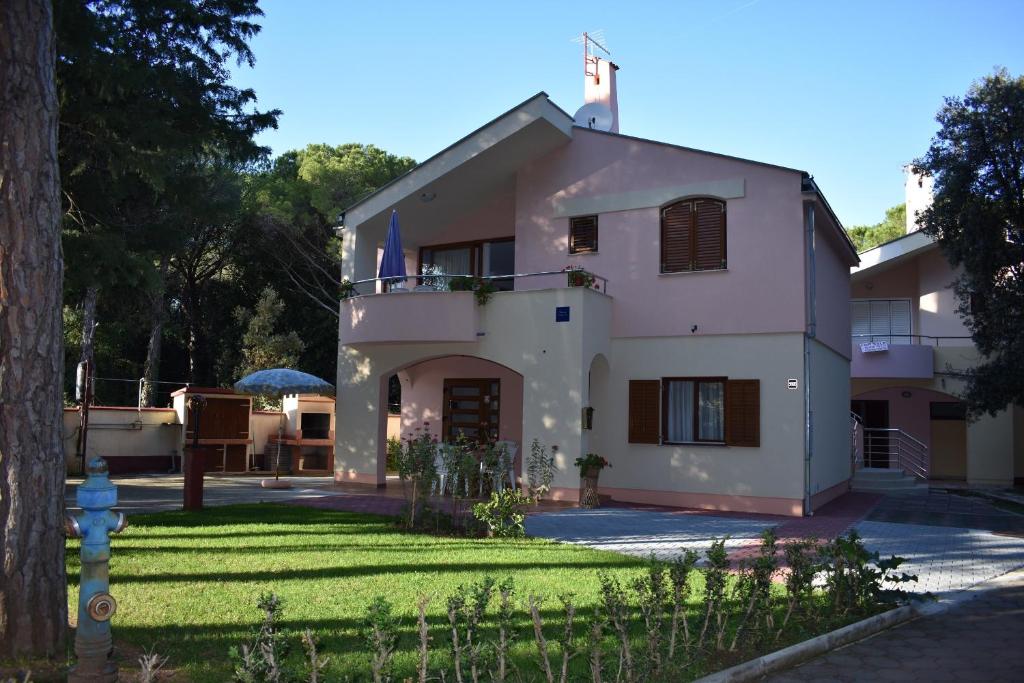Budynek, w którym mieści się apartament