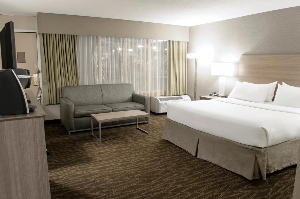 Holiday Inn Fargo by IHG photo