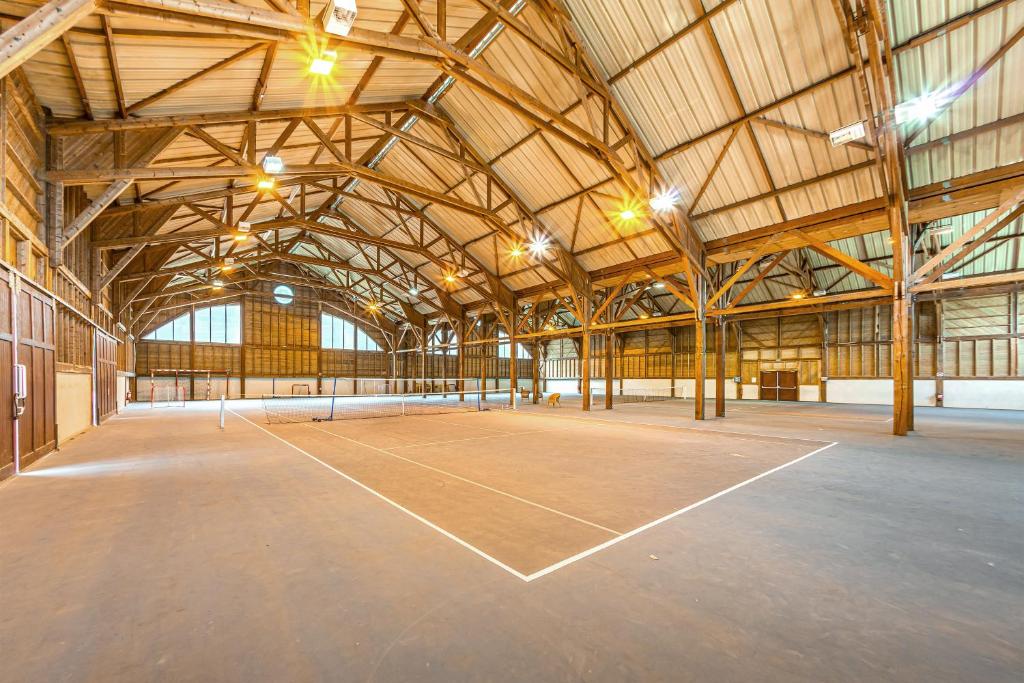 Tenis a/nebo squash v ubytování Village Pierre & Vacances Belle Dune nebo okolí