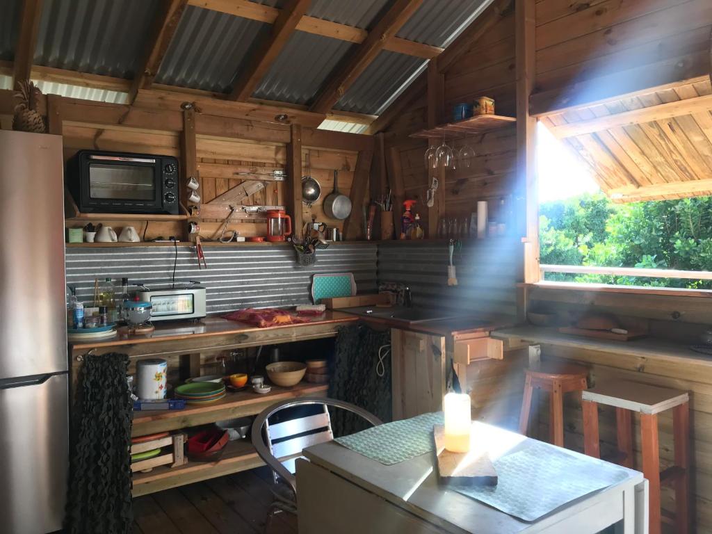 Kuchyň nebo kuchyňský kout v ubytování Bungalow de charme vue mer