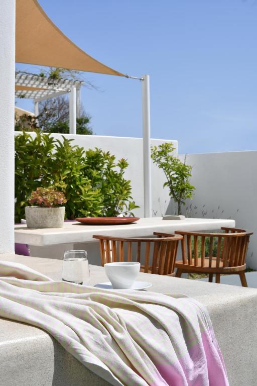 Балкон или терраса в Thiro Santorini