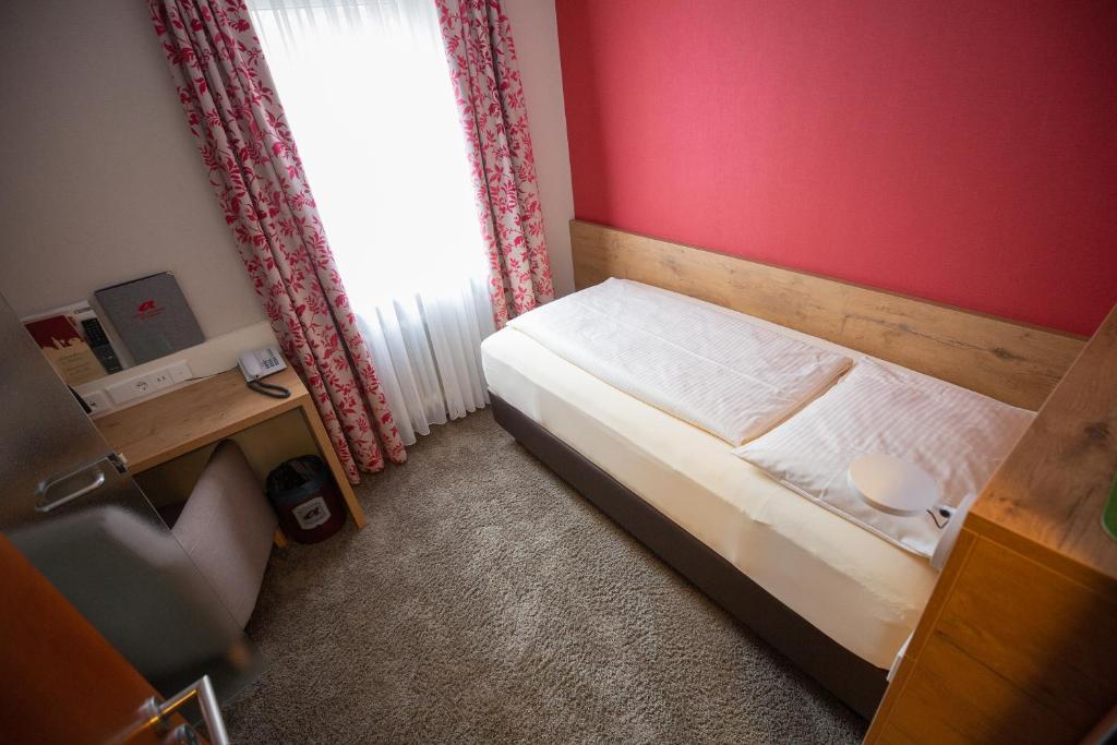 Postel nebo postele na pokoji v ubytování Hotel Azenberg