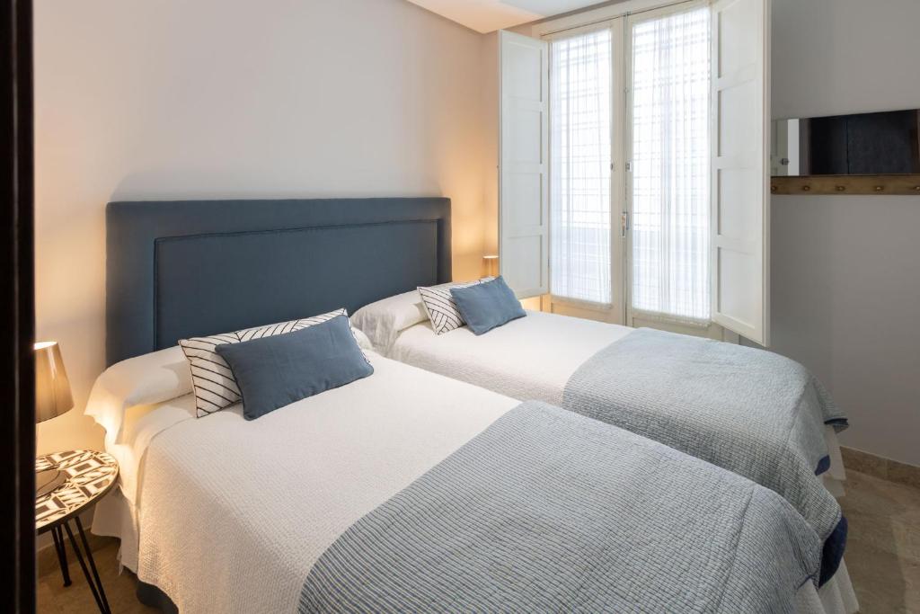 Alkazar Gardens Old Town 6 pax, Seville – Updated 2023 Prices