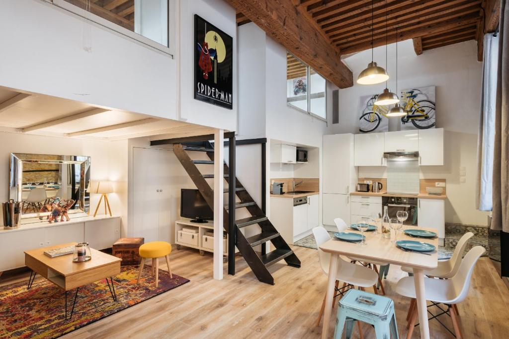 Photo de la galerie de l'établissement DIFY Bear & Co - Hotel de Ville, à Lyon