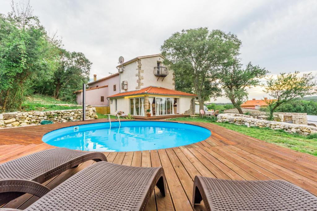 Πισίνα στο ή κοντά στο Cozy villa Nevia with private pool in Labin near Rabac