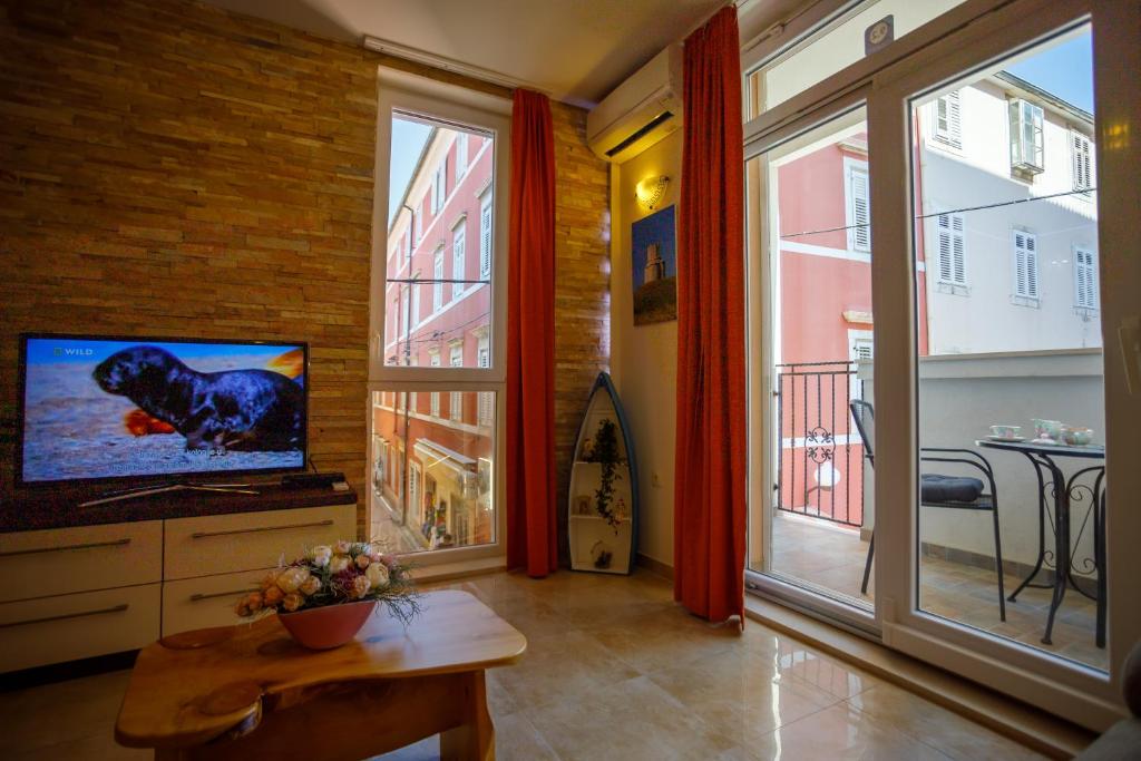 Televízia a/alebo spoločenská miestnosť v ubytovaní Apartment Centrum
