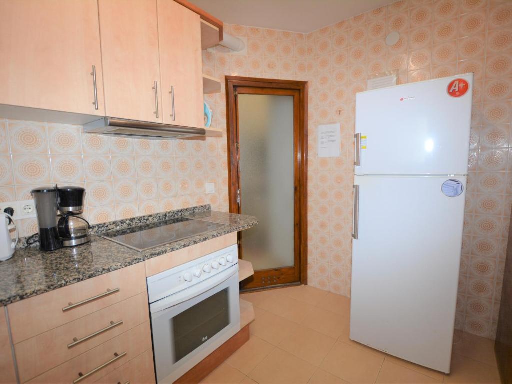 A kitchen or kitchenette at Leonor 2º 2ª