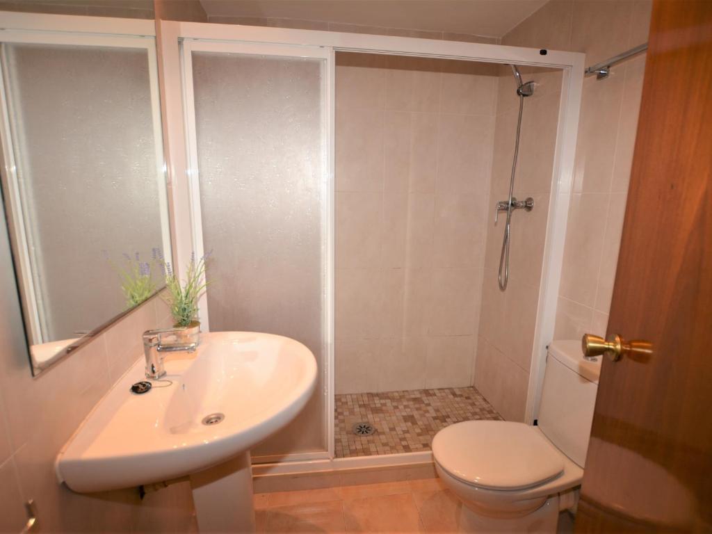 A bathroom at Leonor 2º 2ª