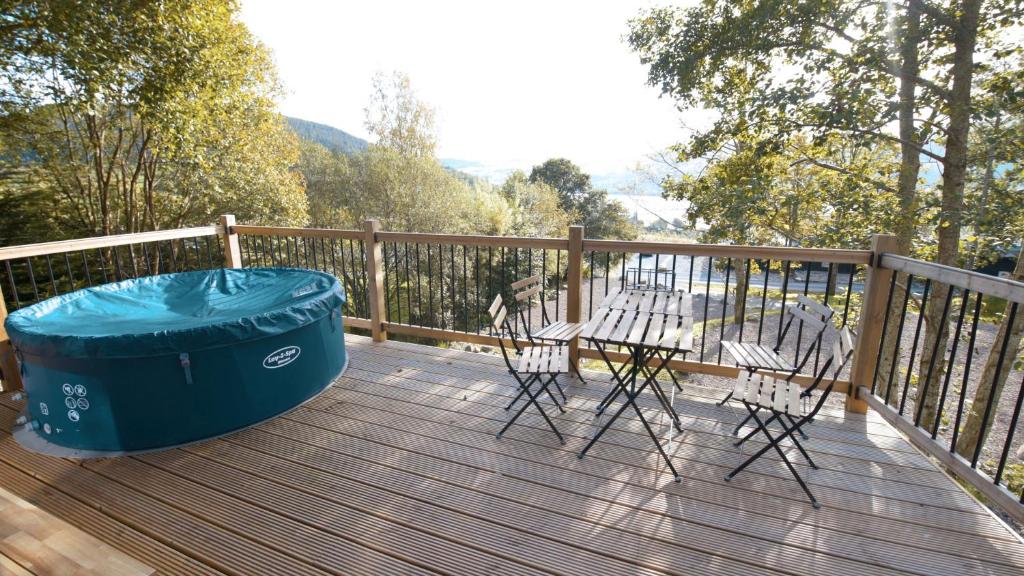 Boreland Loch Tay - Family Room With Lake View