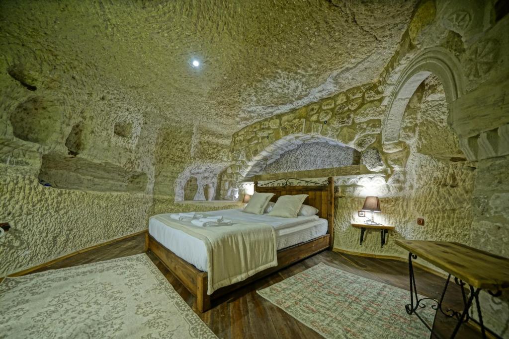 Postel nebo postele na pokoji v ubytování Naraca Cave House