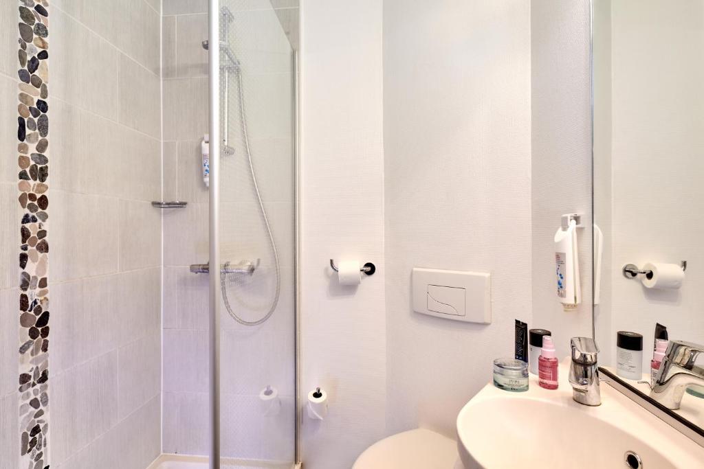 Welcomotel Les Mureaux - Twin Room (2 Adults)