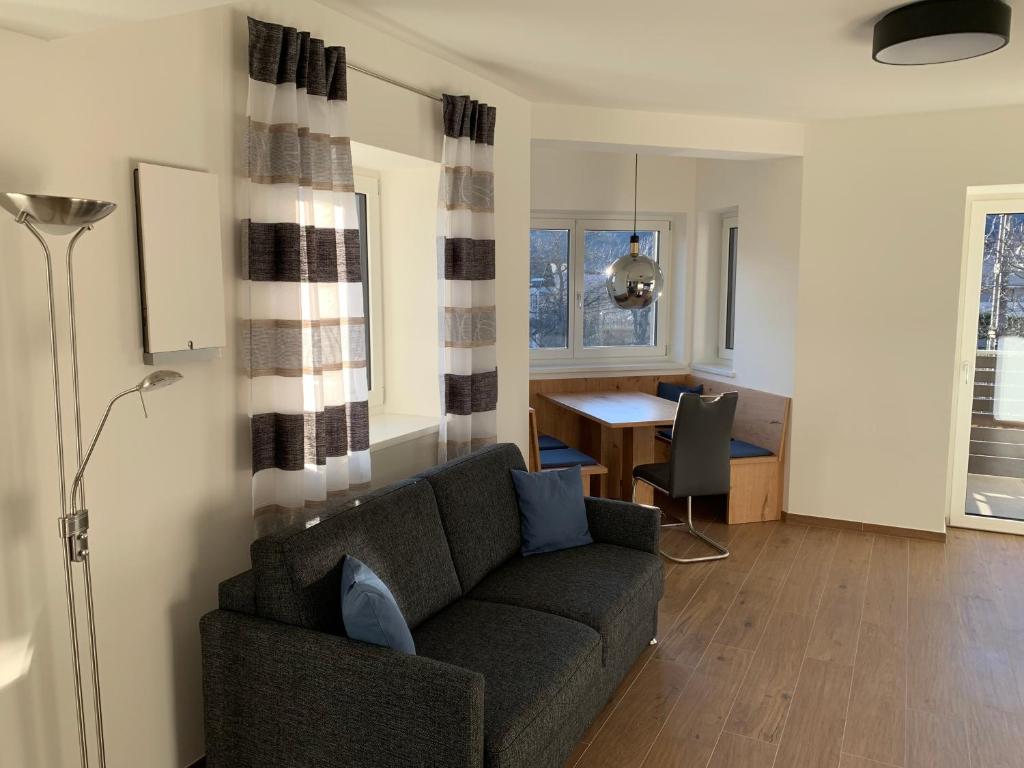Apartments ANNY - Appartement Avec Balcon