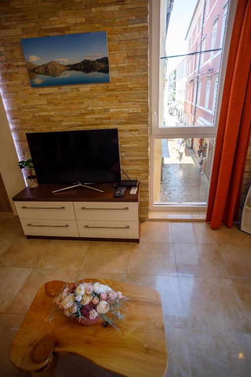Televízia a/alebo spoločenská miestnosť v ubytovaní Apartment Centrum