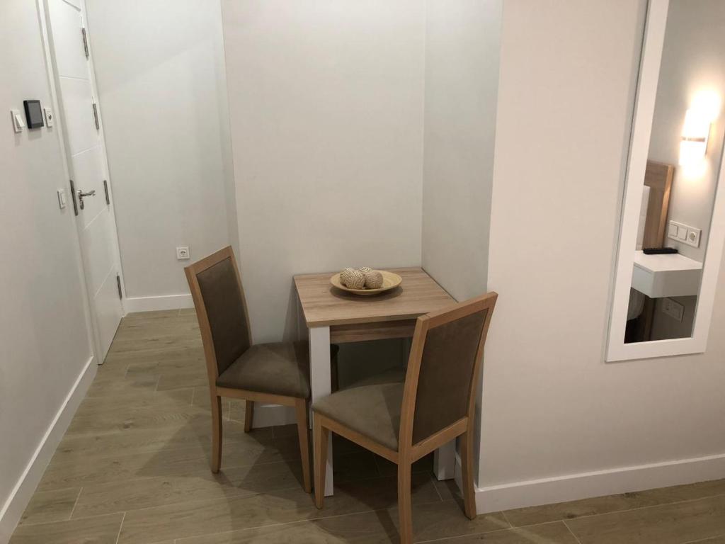 Posedenie v ubytovaní Pinar Malaga Rooms