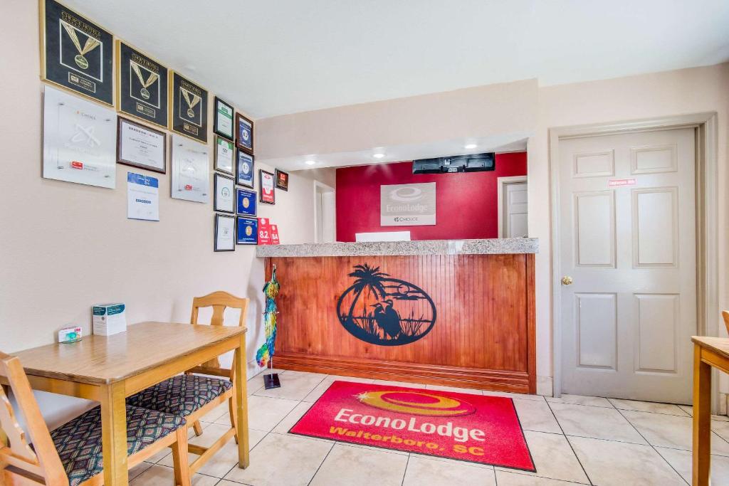 Kuchyň nebo kuchyňský kout v ubytování Econo Lodge