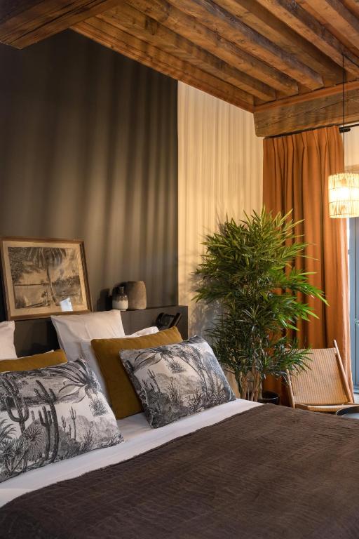MiHotel Tour Rose - Ocre - Superior Suite