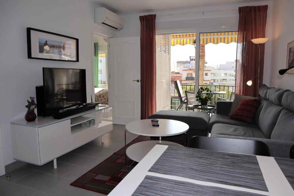 Televízia a/alebo spoločenská miestnosť v ubytovaní Coronado 147 Casasol Apartments