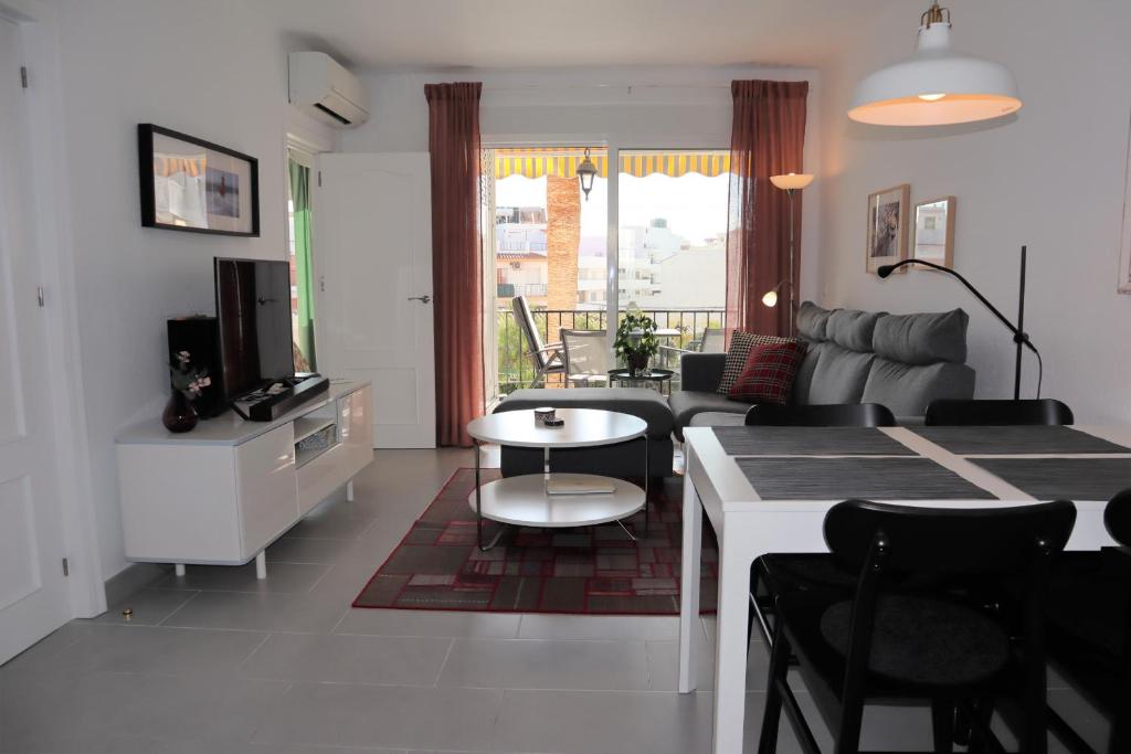 Televízia a/alebo spoločenská miestnosť v ubytovaní Coronado 147 Casasol Apartments