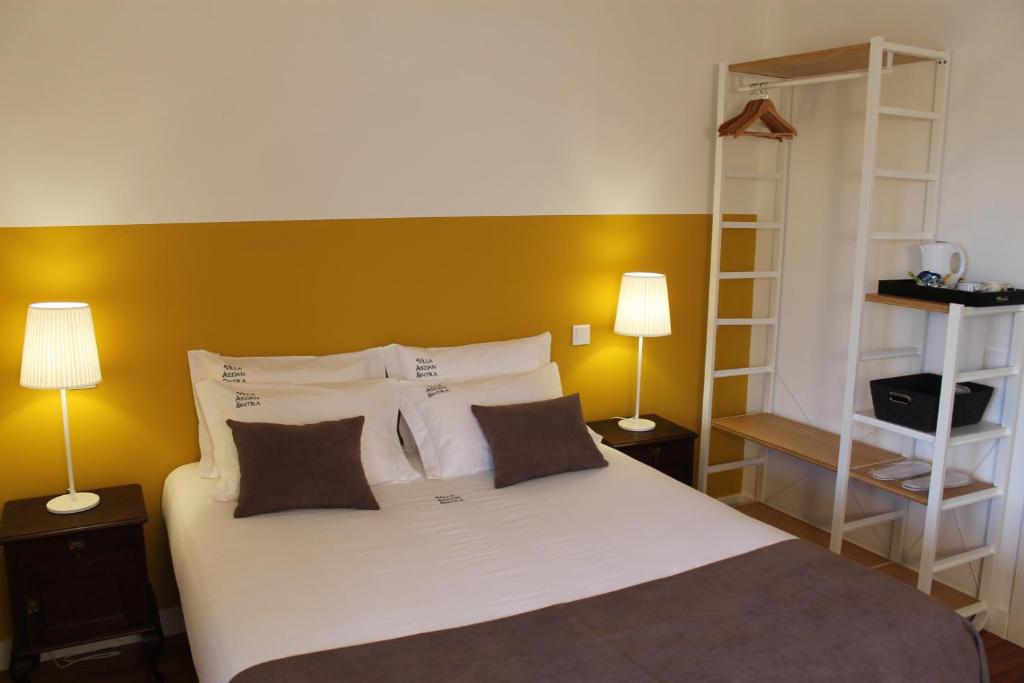Кровать или кровати в номере Villa Aedan Sintra