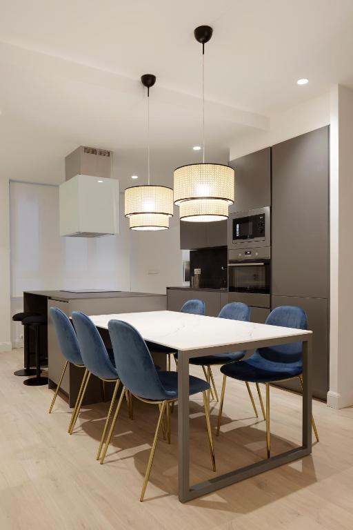 Kuchyň nebo kuchyňský kout v ubytování Mayor Suite 8 by FeelFree Rentals