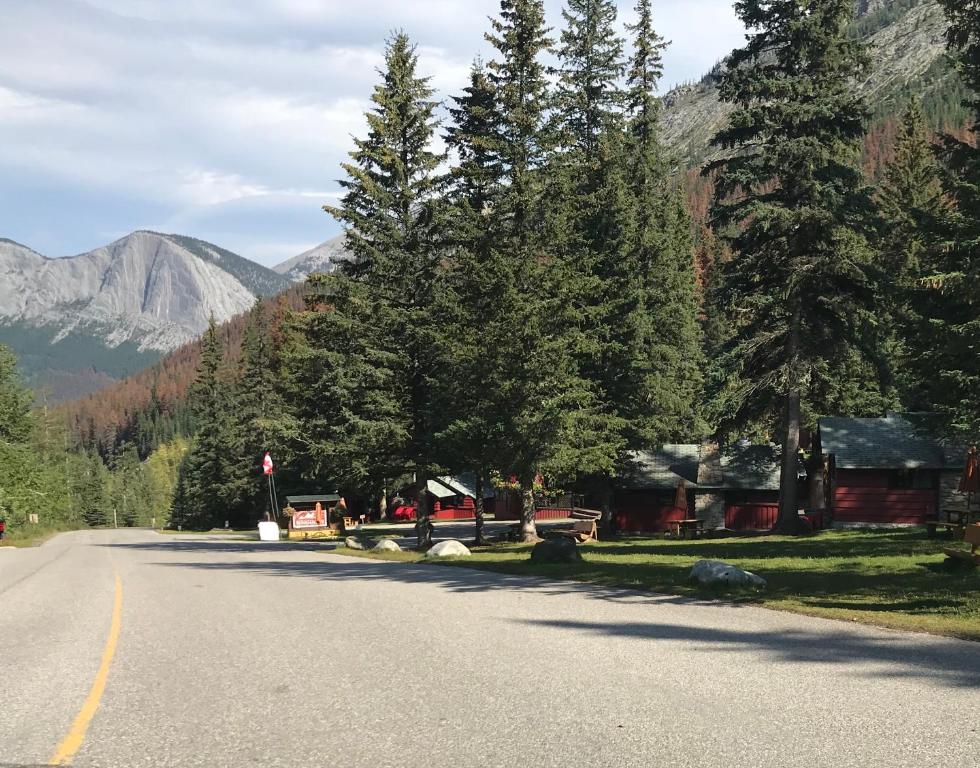 Gallery image of Miette Hot Springs Bungalows in Jasper