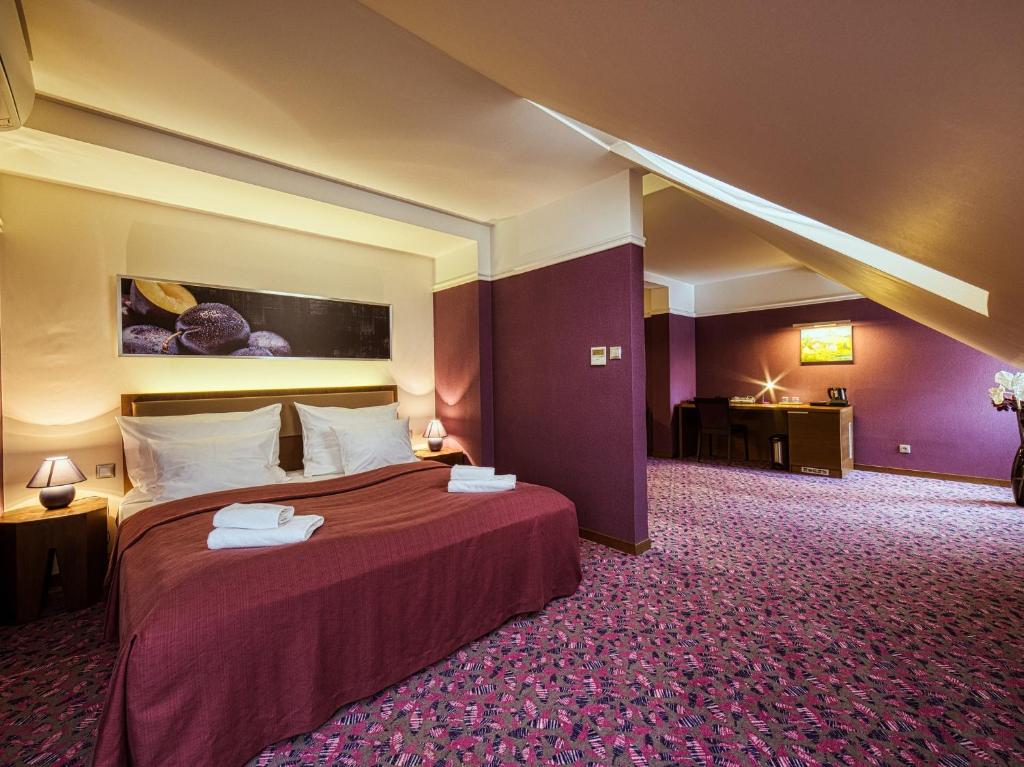 A bed or beds in a room at Penzión Gurmen