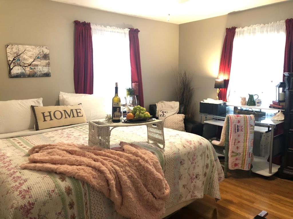 Corporate B&B DTN Mall Hospitals-Kitchen-Pets OK - Housity