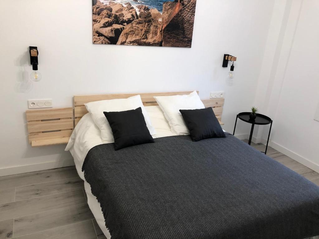 Postel nebo postele na pokoji v ubytování AMARA PIO XII PARKING 15E night WIFI TERRACE