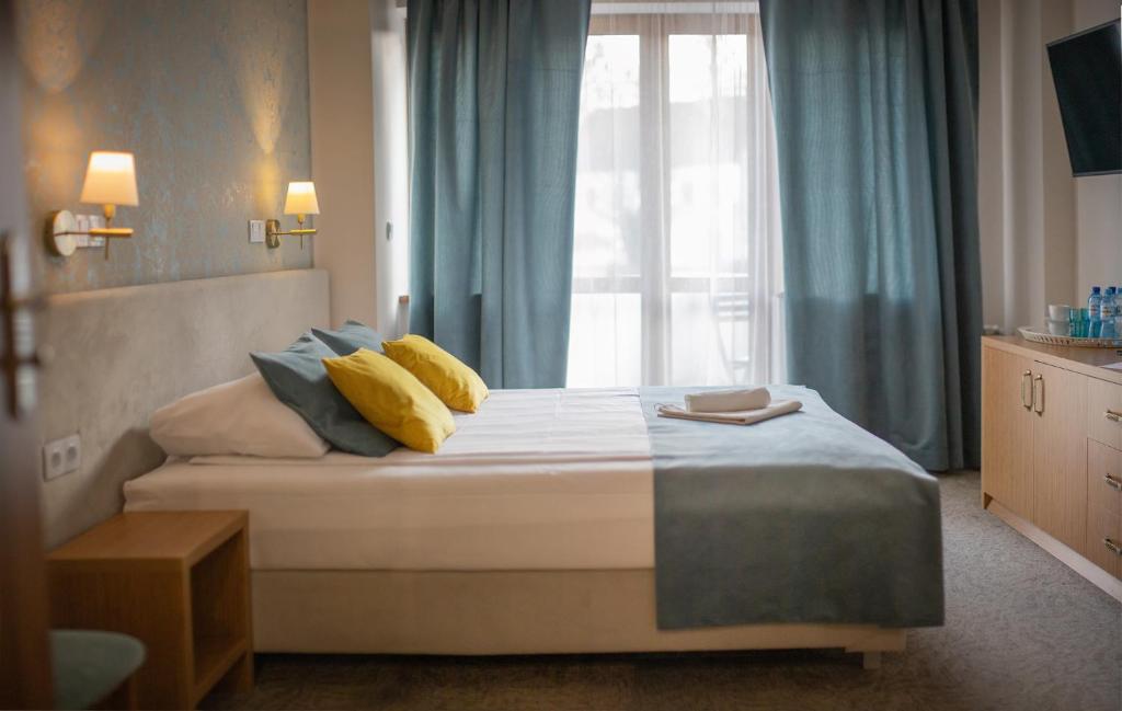 Postel nebo postele na pokoji v ubytování Pod Wzgórzem Bed & Breakfast