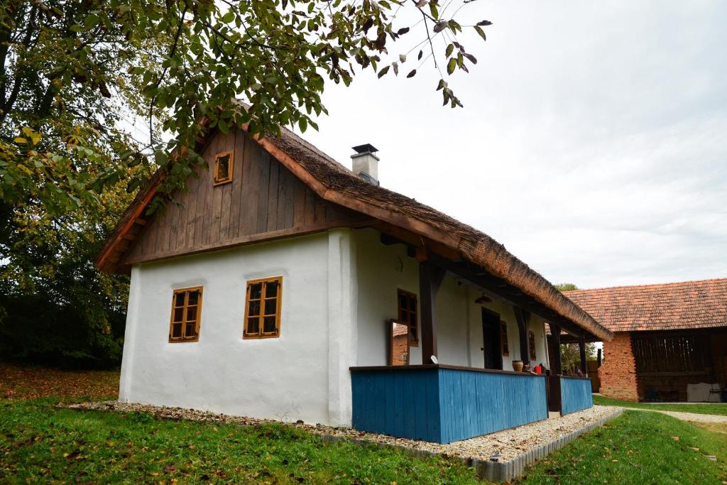 Budova, kde se prázdninový areál nachází