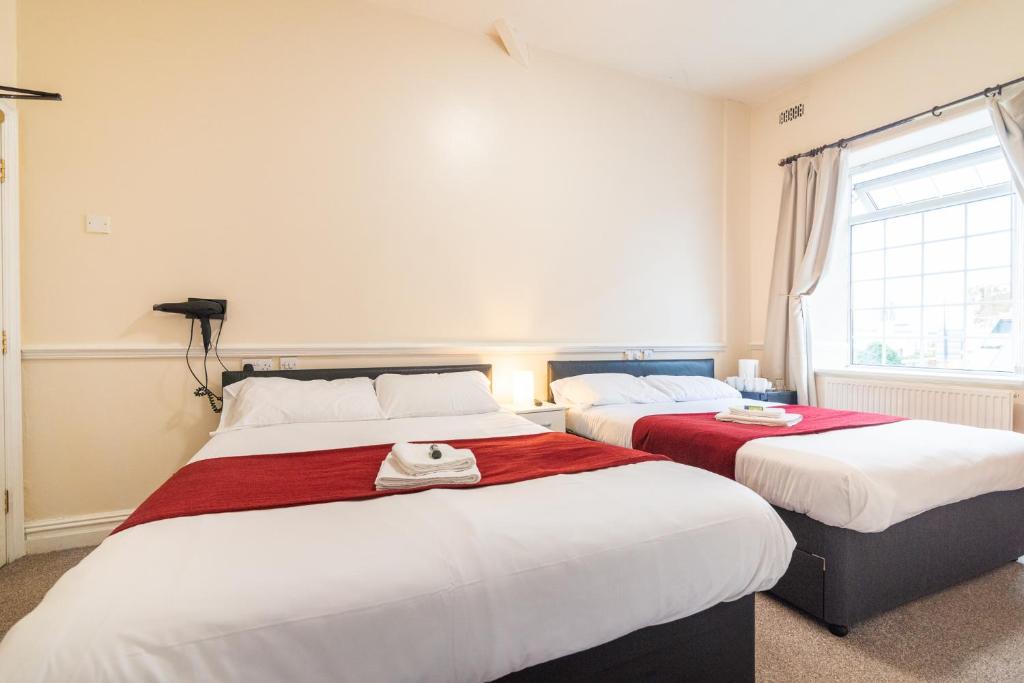 Postel nebo postele na pokoji v ubytování Old Trafford Stadium Hotel