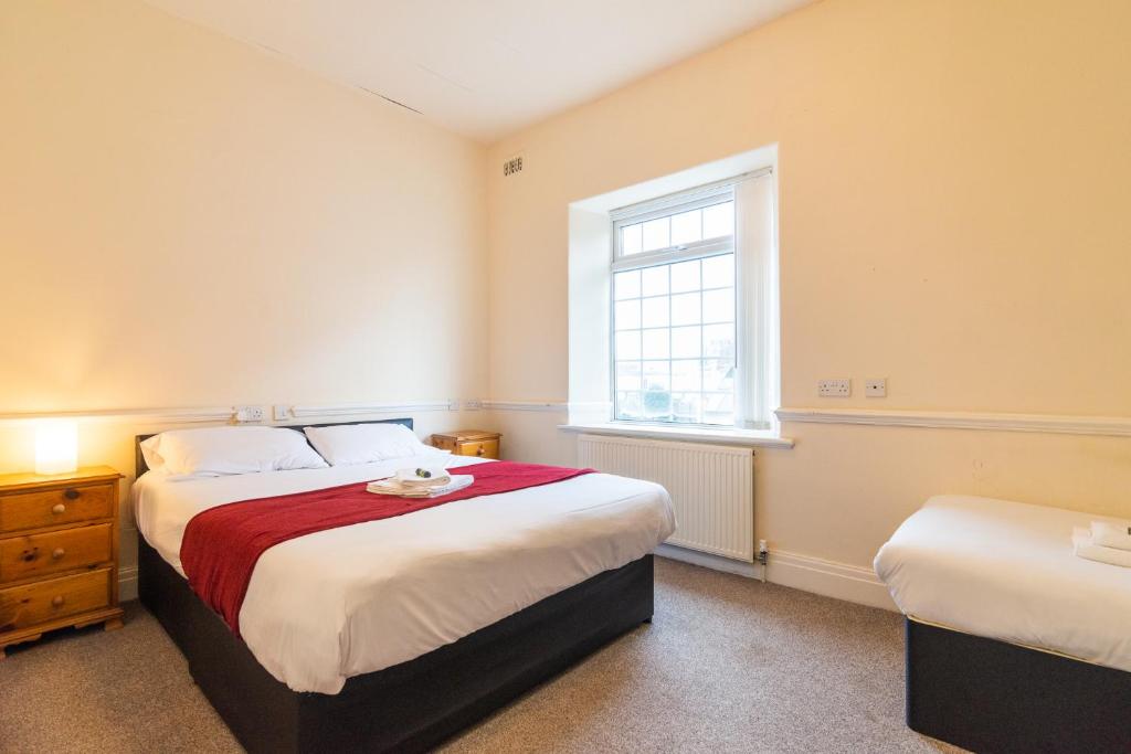 Postel nebo postele na pokoji v ubytování Old Trafford Stadium Hotel